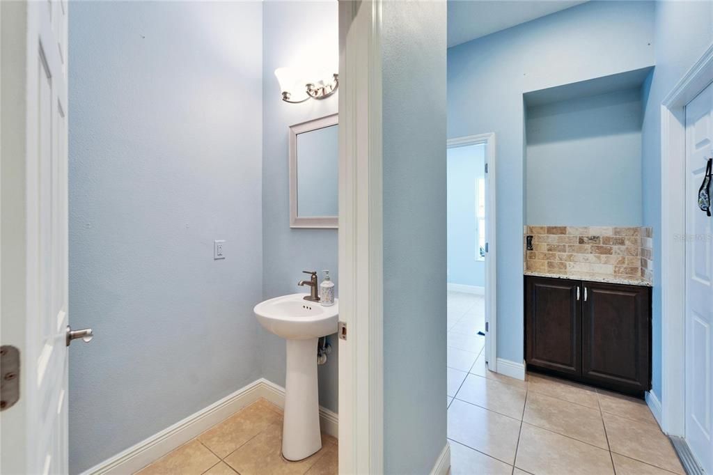 For Sale: $899,999 (5 beds, 4 baths, 4082 Square Feet)