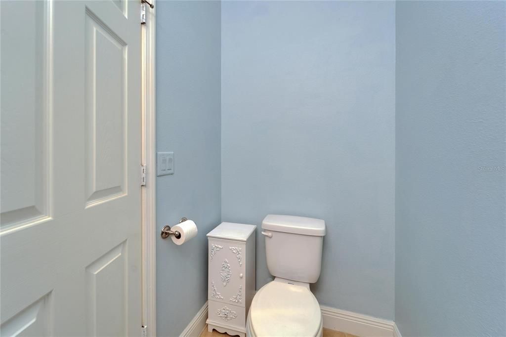 For Sale: $899,999 (5 beds, 4 baths, 4082 Square Feet)