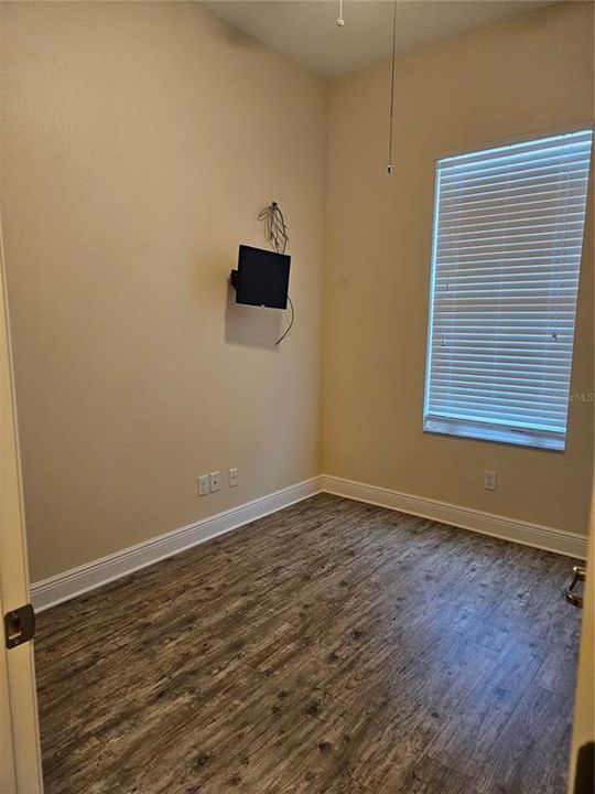 BONUS / MAN CAVE COULD BE 4TH BEDROOM