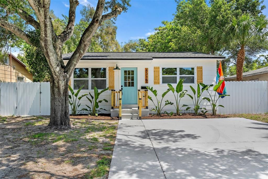 Recently Sold: $285,000 (2 beds, 1 baths, 704 Square Feet)