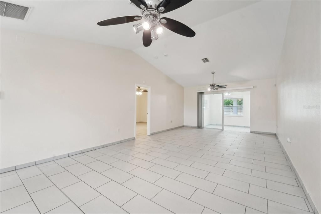 For Sale: $264,999 (2 beds, 2 baths, 1500 Square Feet)