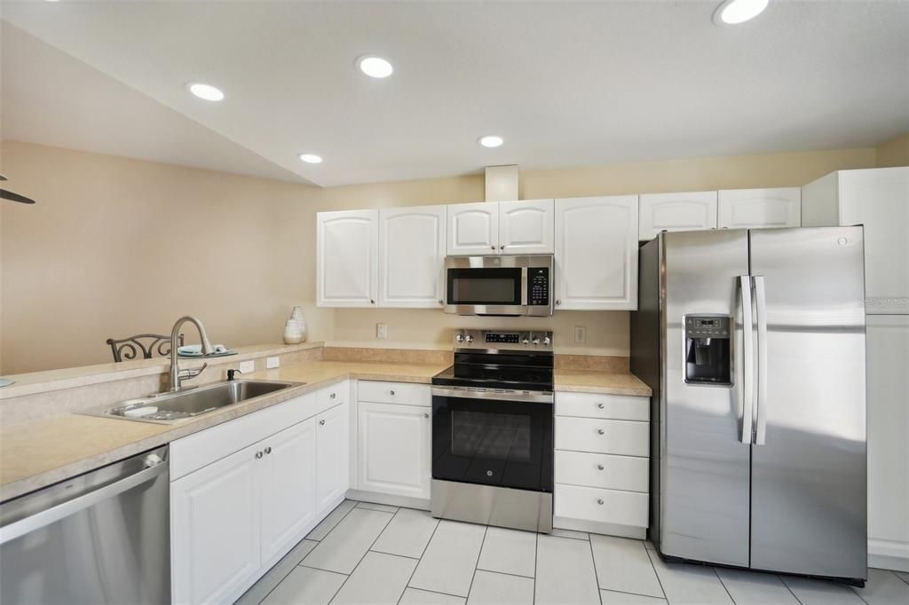 For Sale: $264,999 (2 beds, 2 baths, 1500 Square Feet)