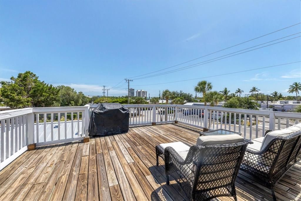 Active With Contract: $1,985,000 (4 beds, 4 baths, 2288 Square Feet)