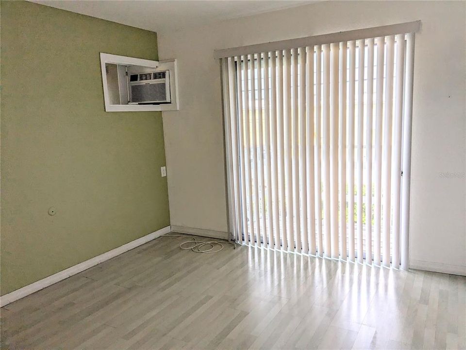 For Rent: $1,300 (1 beds, 1 baths, 576 Square Feet)