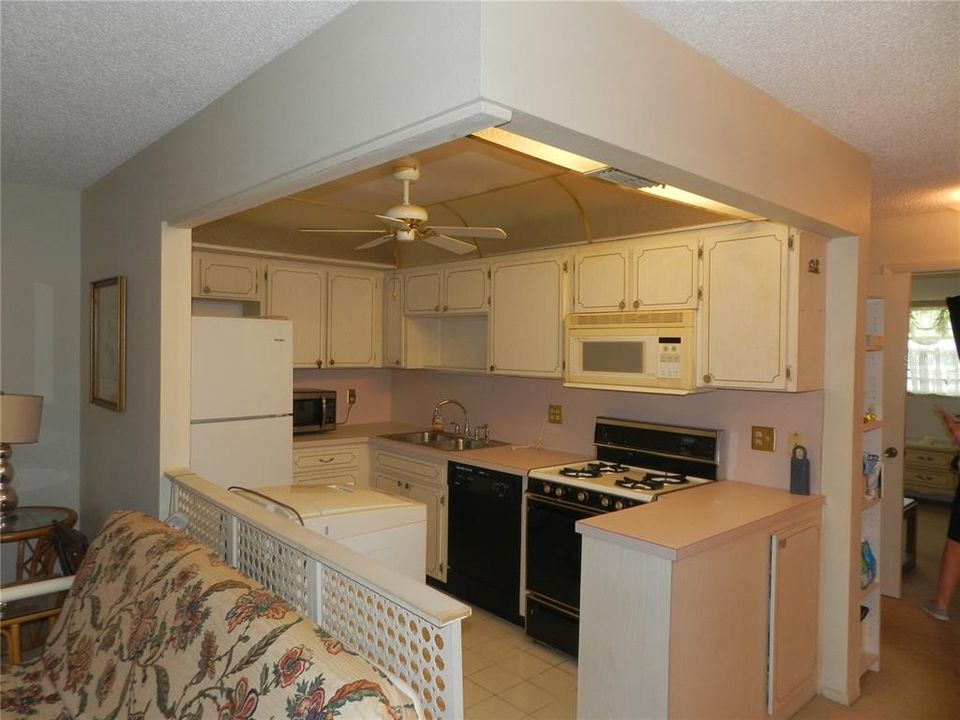 Active With Contract: $116,000 (1 beds, 1 baths, 840 Square Feet)