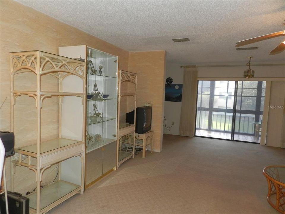 Active With Contract: $116,000 (1 beds, 1 baths, 840 Square Feet)