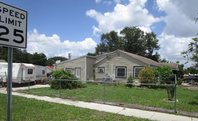 For Sale: $202,000 (3 beds, 2 baths, 2200 Square Feet)