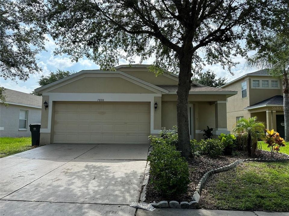 Active With Contract: $2,200 (3 beds, 2 baths, 1395 Square Feet)