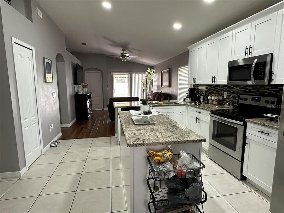 Active With Contract: $2,200 (3 beds, 2 baths, 1395 Square Feet)