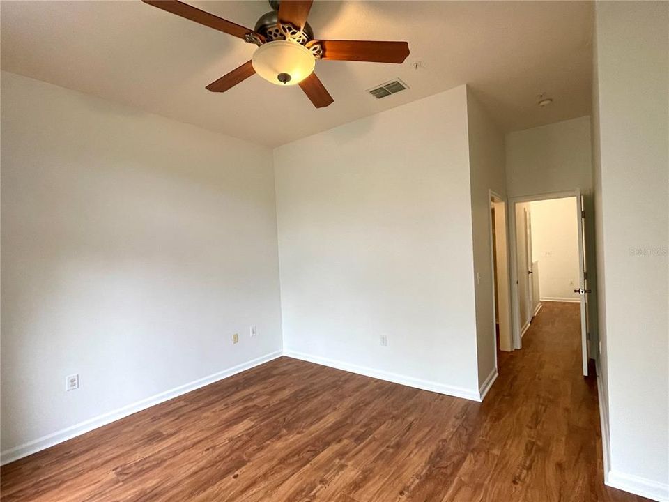 Active With Contract: $4,500 (3 beds, 3 baths, 1860 Square Feet)