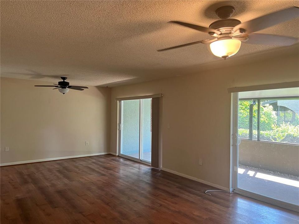 For Sale: $151,900 (2 beds, 2 baths, 1229 Square Feet)