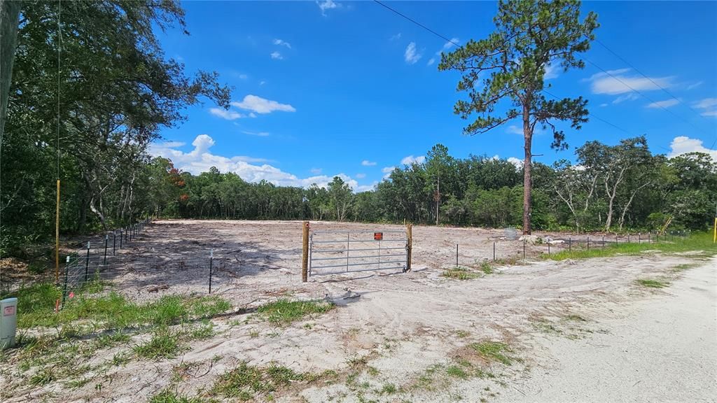 На продажу: $84,500 (1.16 acres)