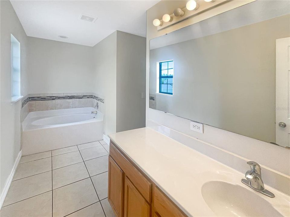 Active With Contract: $313,000 (4 beds, 2 baths, 2242 Square Feet)