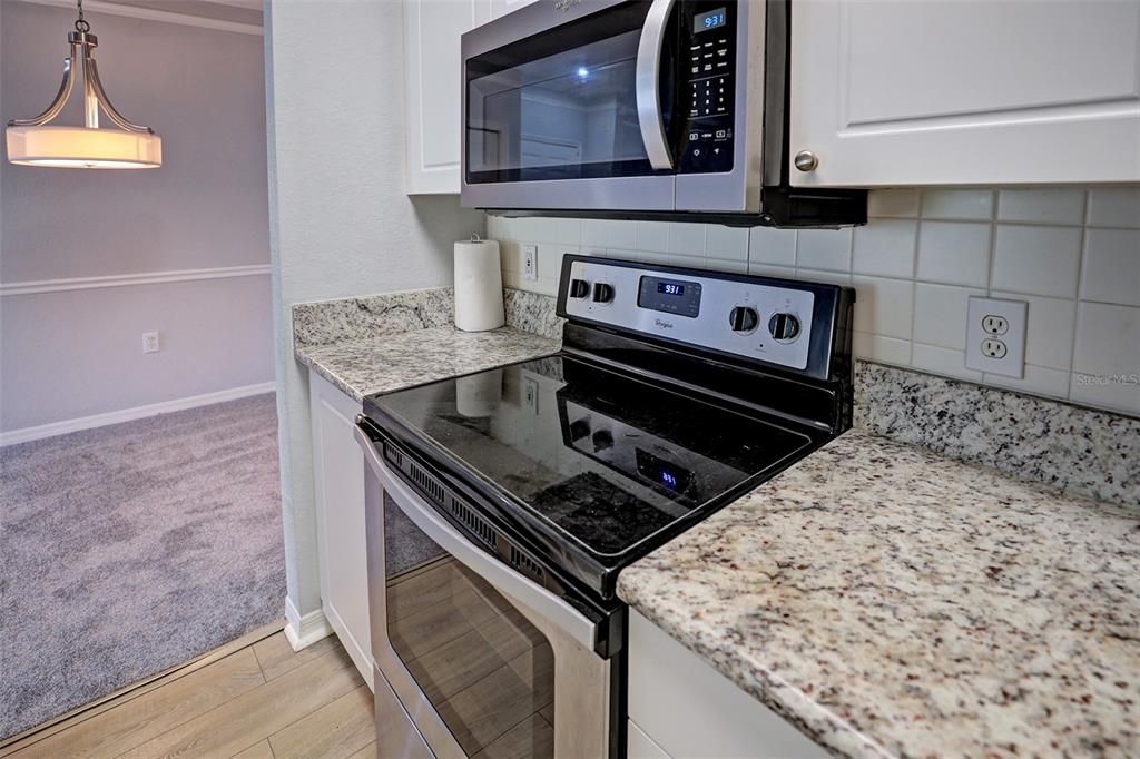 Active With Contract: $1,500 (1 beds, 1 baths, 843 Square Feet)