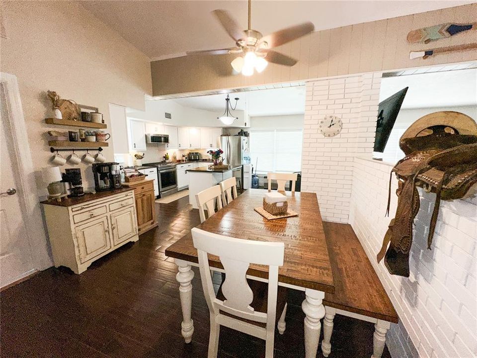 Recently Sold: $489,900 (3 beds, 2 baths, 1730 Square Feet)