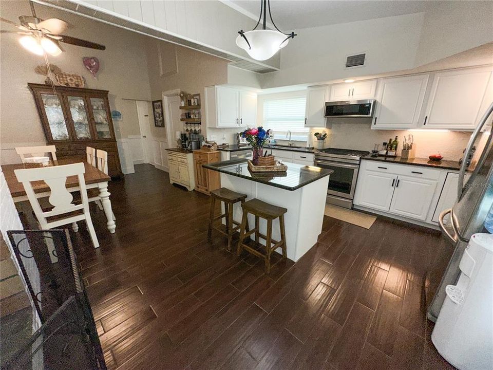 Recently Sold: $489,900 (3 beds, 2 baths, 1730 Square Feet)