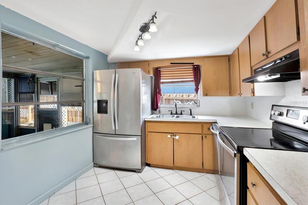 For Sale: $275,000 (2 beds, 2 baths, 1182 Square Feet)
