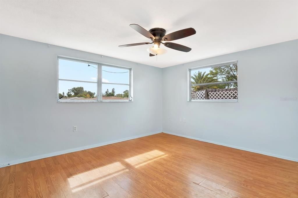 For Sale: $275,000 (2 beds, 2 baths, 1182 Square Feet)