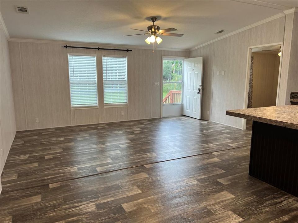 Active With Contract: $279,900 (3 beds, 2 baths, 1152 Square Feet)