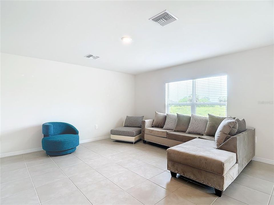 For Sale: $289,900 (3 beds, 2 baths, 1367 Square Feet)