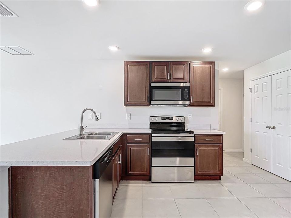 For Sale: $289,900 (3 beds, 2 baths, 1367 Square Feet)