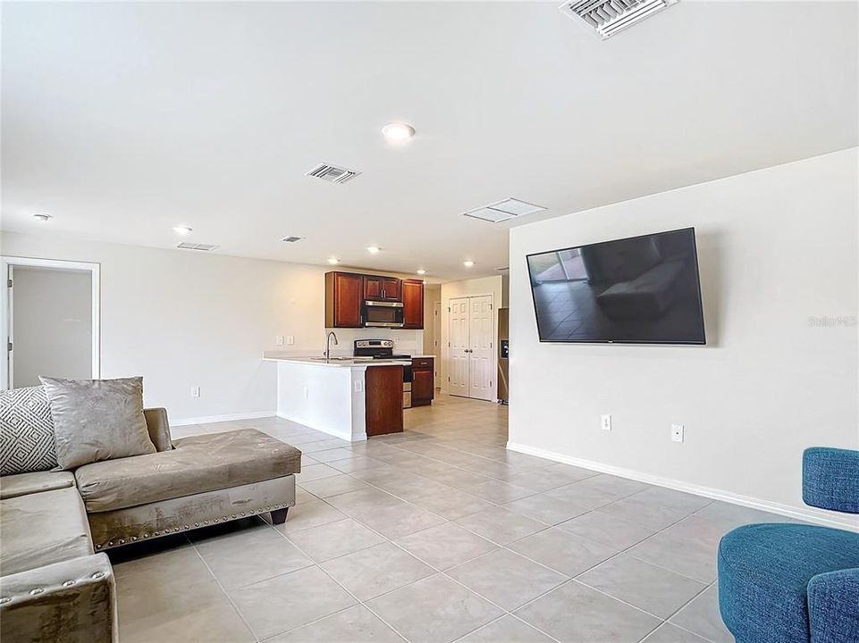 For Sale: $289,900 (3 beds, 2 baths, 1367 Square Feet)