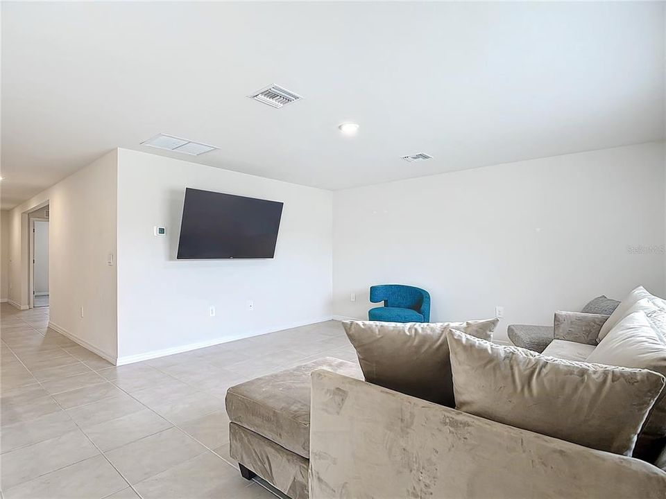 For Sale: $289,900 (3 beds, 2 baths, 1367 Square Feet)