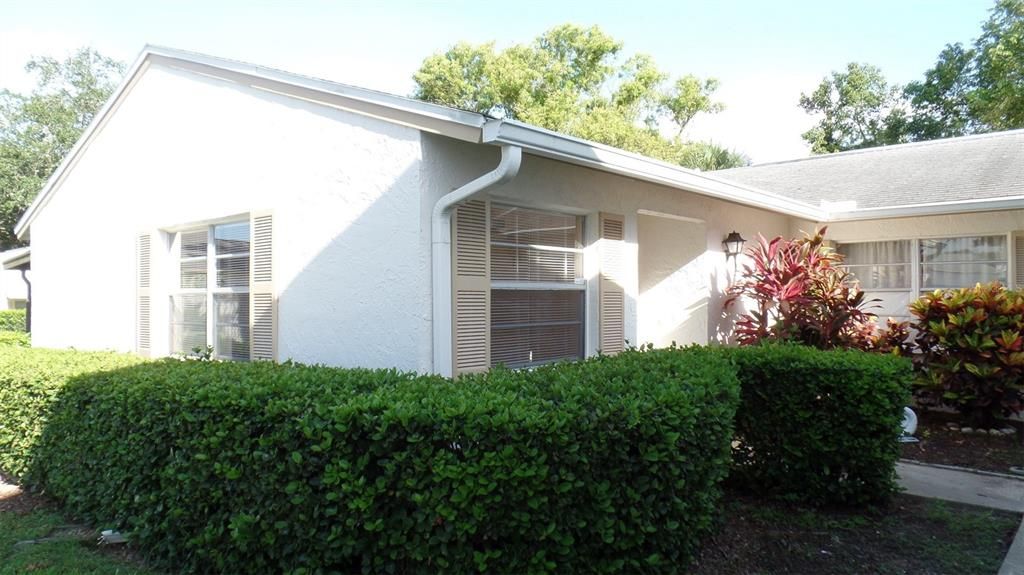 Active With Contract: $1,850 (2 beds, 2 baths, 1100 Square Feet)