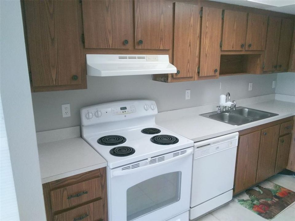 Active With Contract: $1,850 (2 beds, 2 baths, 1100 Square Feet)