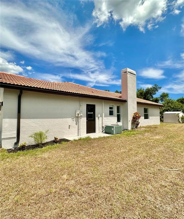 Activo con contrato: $349,000 (3 camas, 2 baños, 2077 Pies cuadrados)