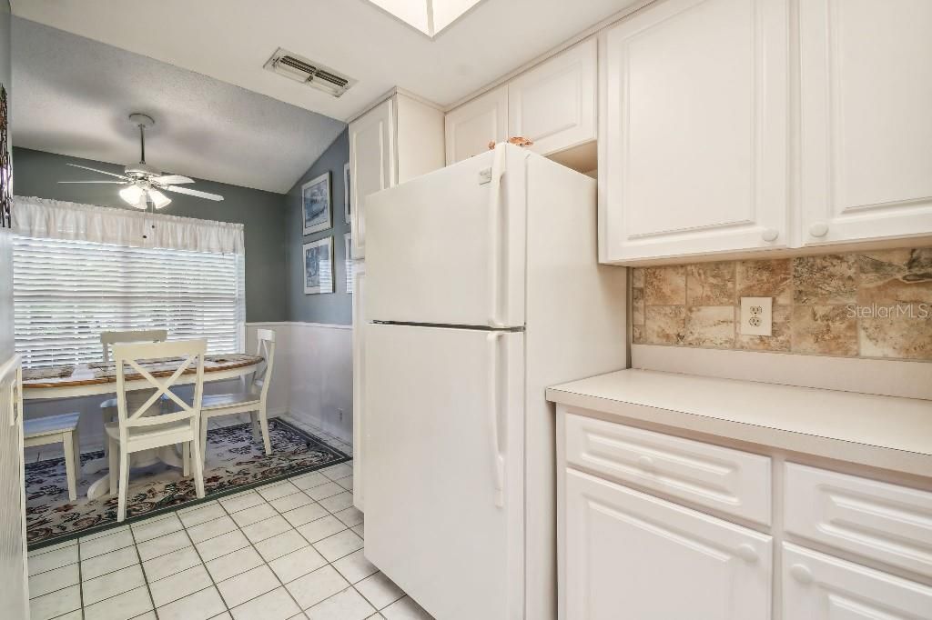 For Sale: $230,000 (2 beds, 2 baths, 1232 Square Feet)