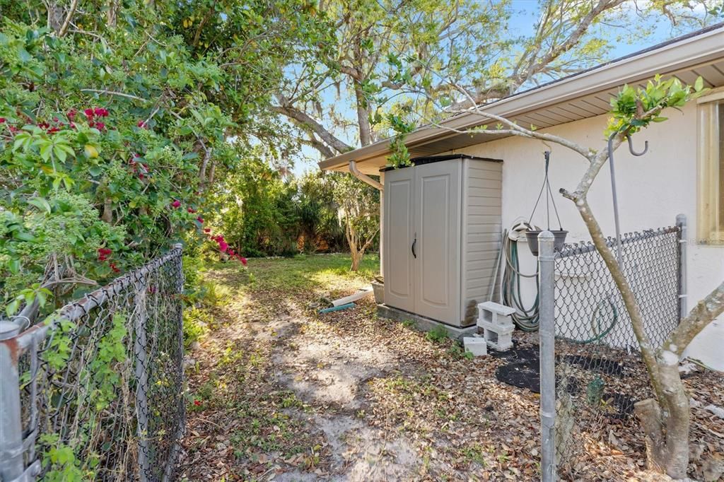 Active With Contract: $284,400 (3 beds, 2 baths, 1594 Square Feet)