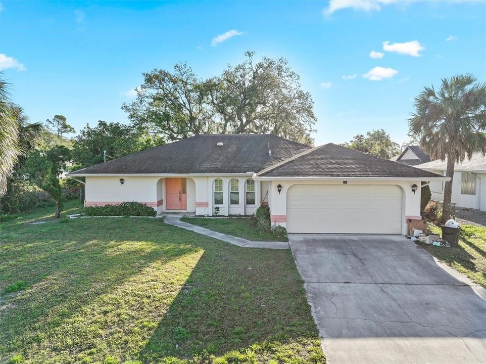 Active With Contract: $284,400 (3 beds, 2 baths, 1594 Square Feet)