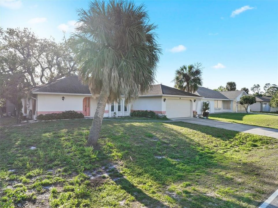 Active With Contract: $284,400 (3 beds, 2 baths, 1594 Square Feet)