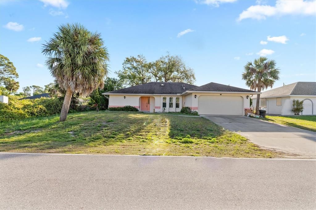 Active With Contract: $284,400 (3 beds, 2 baths, 1594 Square Feet)