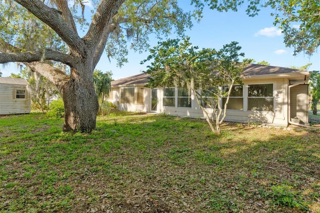 Active With Contract: $284,400 (3 beds, 2 baths, 1594 Square Feet)