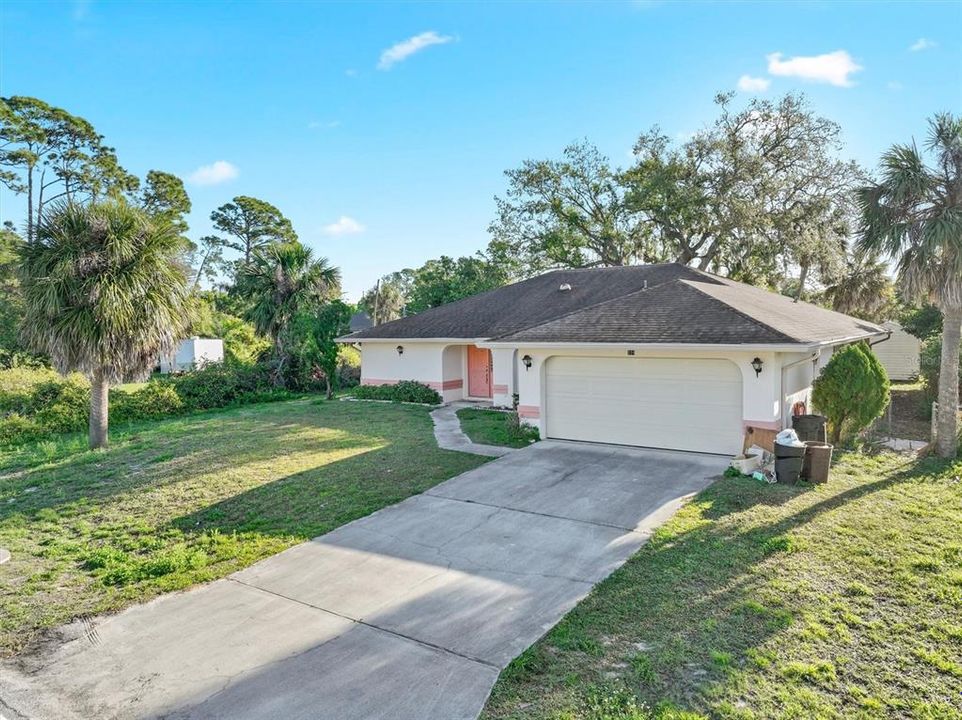 Active With Contract: $284,400 (3 beds, 2 baths, 1594 Square Feet)