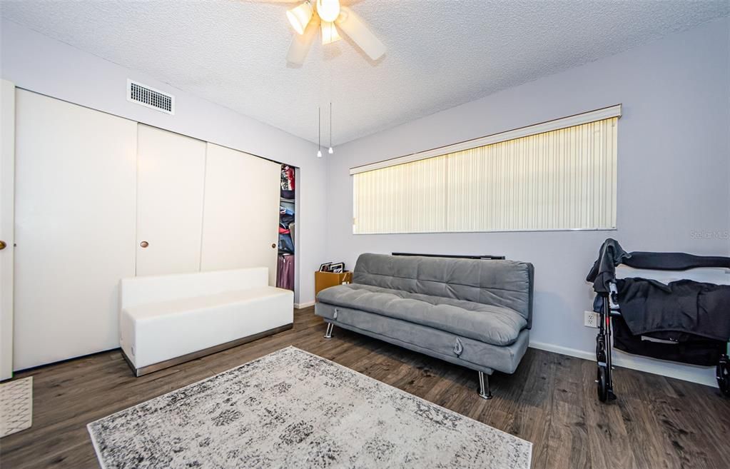 Active With Contract: $1,800 (2 beds, 2 baths, 1370 Square Feet)