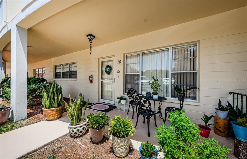 Active With Contract: $1,800 (2 beds, 2 baths, 1370 Square Feet)