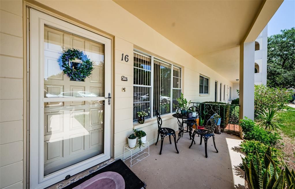 Active With Contract: $1,800 (2 beds, 2 baths, 1370 Square Feet)