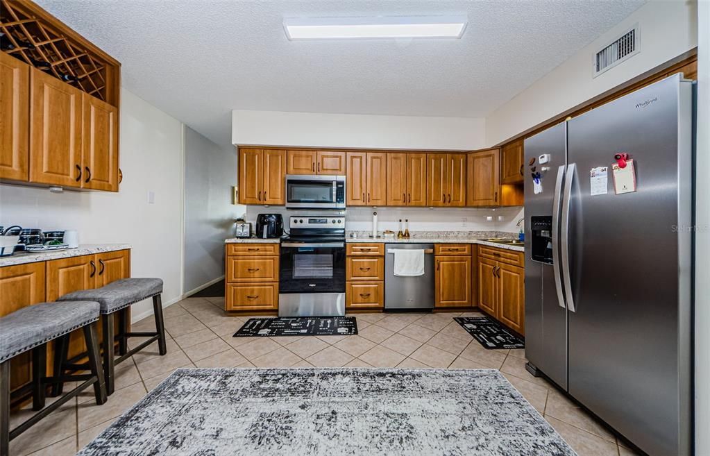 Active With Contract: $1,800 (2 beds, 2 baths, 1370 Square Feet)