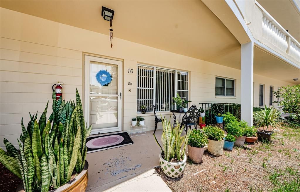 Active With Contract: $1,800 (2 beds, 2 baths, 1370 Square Feet)