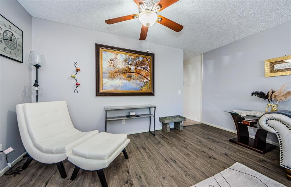 Active With Contract: $1,800 (2 beds, 2 baths, 1370 Square Feet)