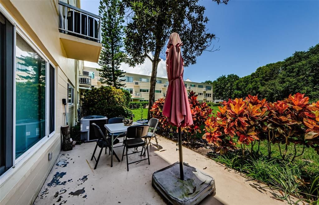 Active With Contract: $1,800 (2 beds, 2 baths, 1370 Square Feet)