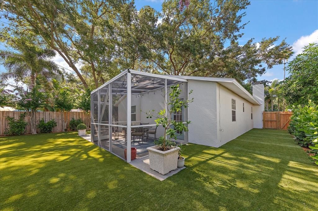 Active With Contract: $749,900 (3 beds, 2 baths, 1368 Square Feet)