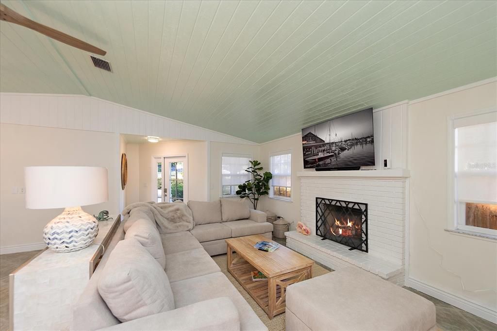 Active With Contract: $749,900 (3 beds, 2 baths, 1368 Square Feet)