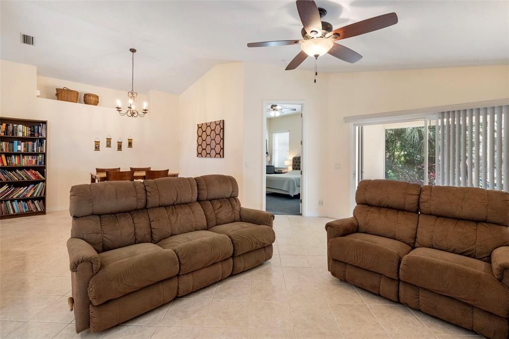 For Sale: $359,900 (3 beds, 2 baths, 1736 Square Feet)