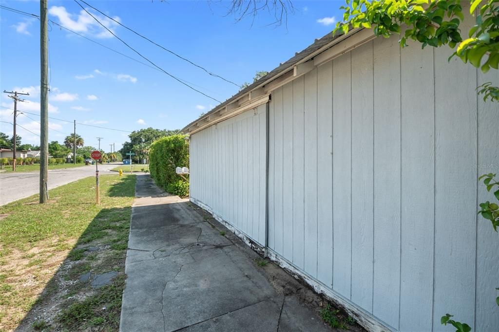 For Sale: $333,000 (3 beds, 2 baths, 1915 Square Feet)