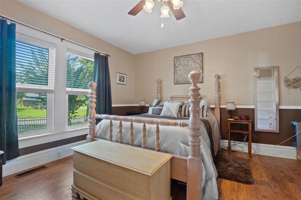 For Sale: $333,000 (3 beds, 2 baths, 1915 Square Feet)