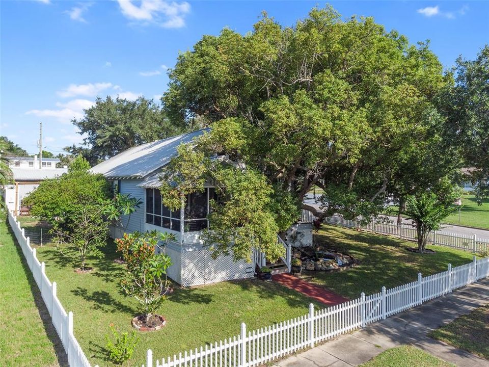 For Sale: $333,000 (3 beds, 2 baths, 1915 Square Feet)